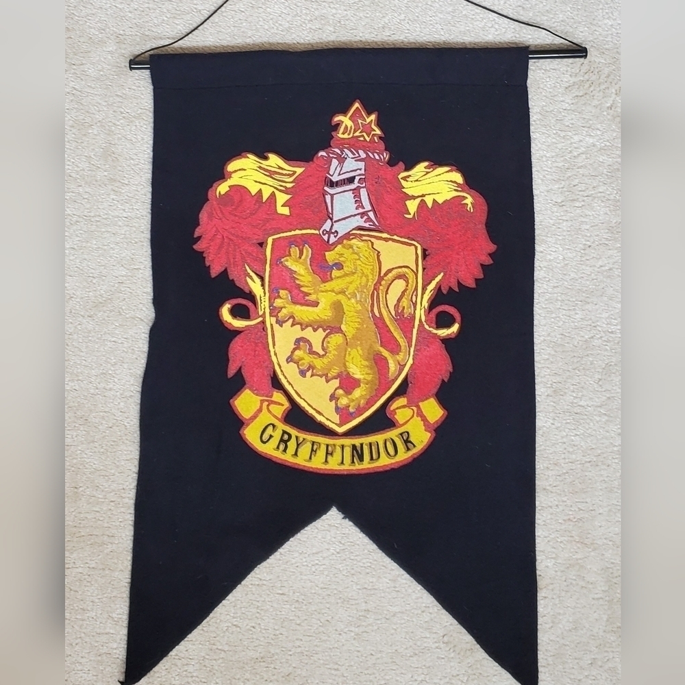 Official Harry Potter GRYFFINDOR & HUFFLEPUFF Flag Fleece Felt Crest  Set Of 2
